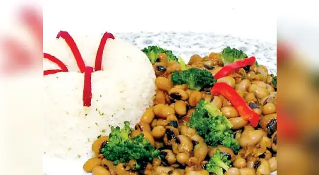 El secreto del chef: Servir los frijoles con arroz graneado