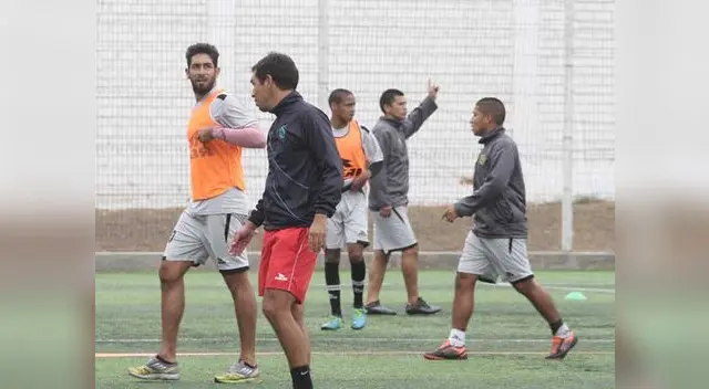 El volante Juan Cominges denunció el hecho.