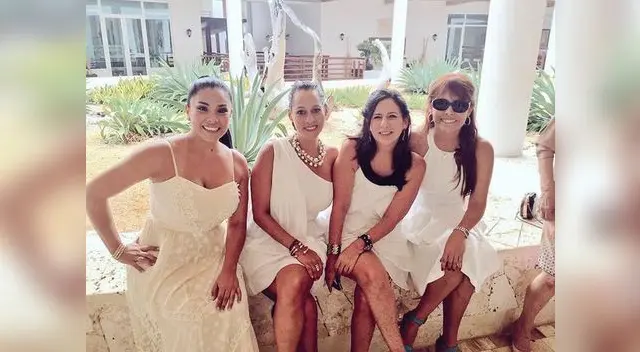 Los amigos celebran la unión de este amor de telenovela