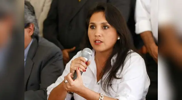 Tras ser separado de bancada nacionalista sigue recibiendo fuertes críticas. Tras ser separado de bancada nacionalista sigue recibiendo fuertes críticas.