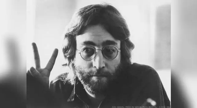 John Lennon y su señal de paz y amor.
