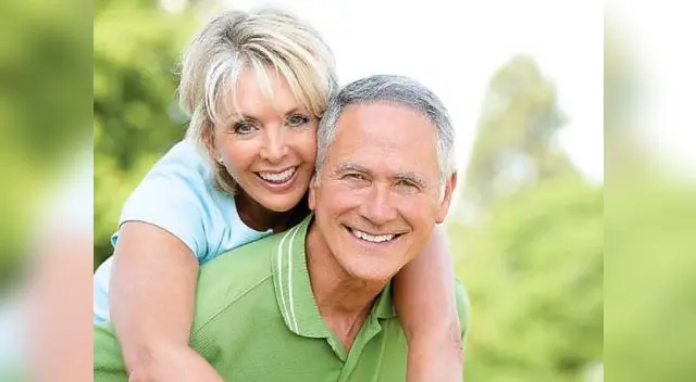 La disminución de las hormonas modifica la cantidad y calidad de la película lagrimal. La disminución de las hormonas modifica la cantidad y calidad de la película lagrimal.