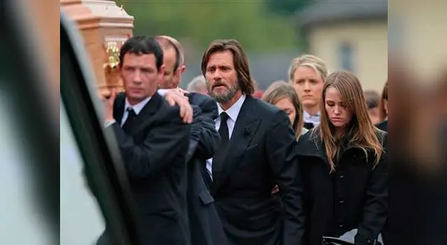 Jim Carrey y otras seis personas más fueron los encargados de cargar el ataúd de Cathriona White.