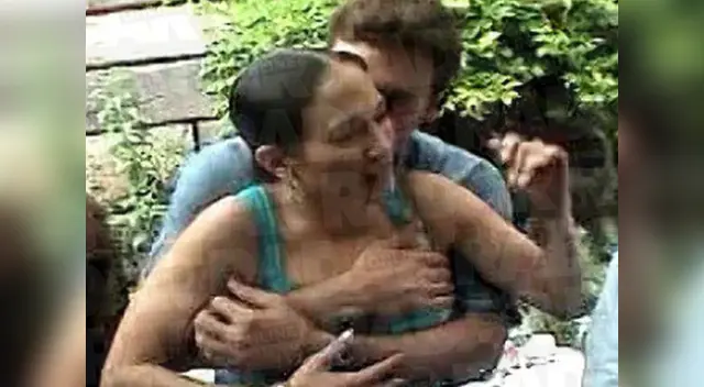 Los actores en pleno agarre. Los actores en pleno agarre.