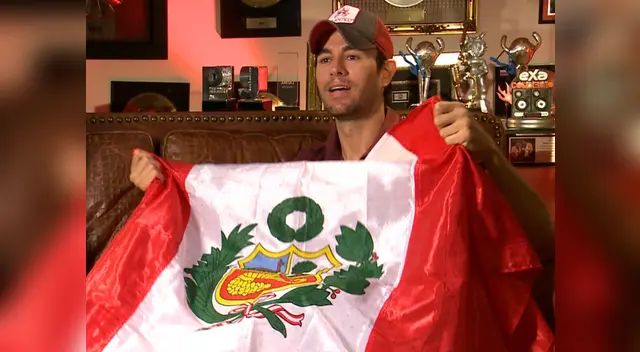 Orgulloso con la bandera de nuestro país. Orgulloso con la bandera de nuestro país.