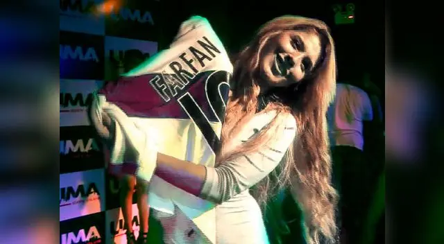 Posa feliz con el polo de su gran amor en discoteca de Monsefú