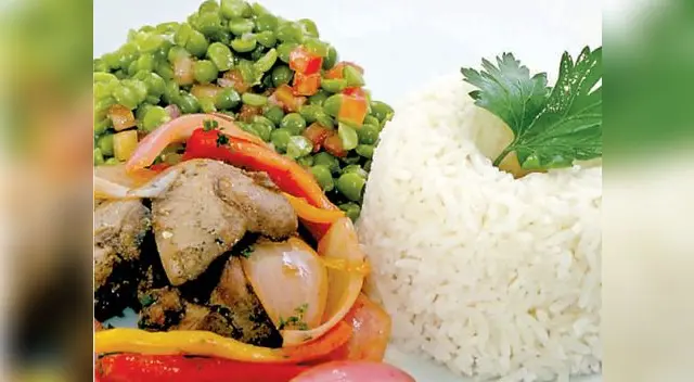 El secreto del chef: Para que el hígado no se arquee al freírlo, haz primero unos cortes trasversales en los bordes