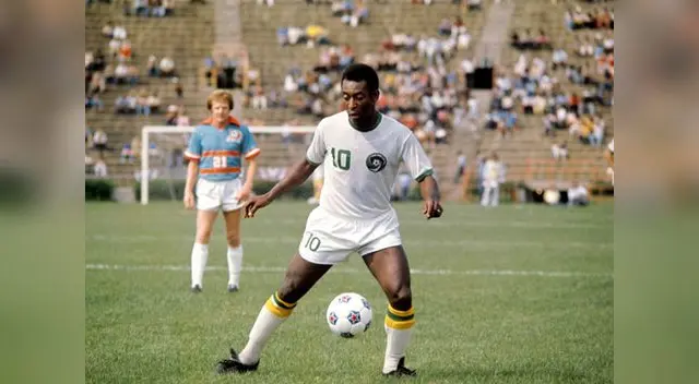 Pelé gano tres copas mundiales junto a Brasil antes de retirarse del fútbol Pelé gano tres copas mundiales junto a Brasil antes de retirarse del fútbol