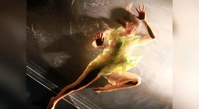 Con sensuales movimientos invocó al poder del agua