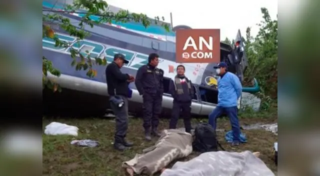 70 pasajeros iban en el bus. 70 pasajeros iban en el bus.
