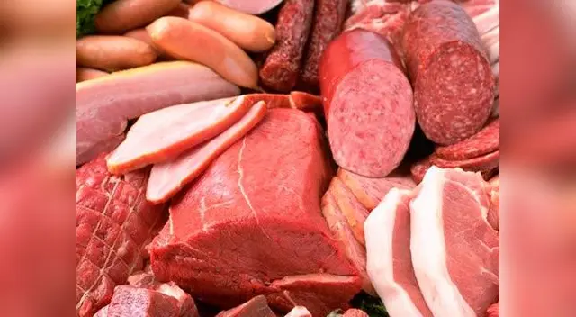 Cada porción de 50 gramos de carne procesada aumenta riesgo de cáncer colorrectal en un 18%. Cada porción de 50 gramos de carne procesada aumenta riesgo de cáncer colorrectal en un 18%.