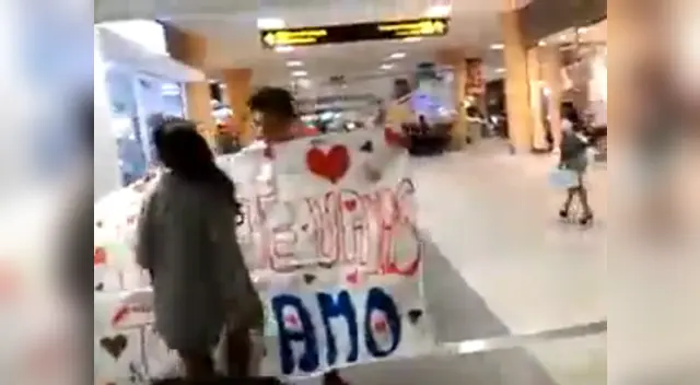 Adolescente enamorado no tuvo mejor idea que hacer esto. Adolescente enamorado no tuvo mejor idea que hacer esto.