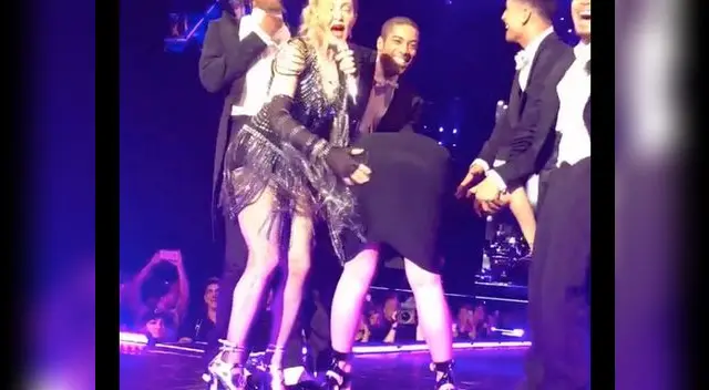 Además, Perry mostró más de la cuenta