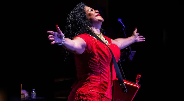 Eva Ayllón, ídola del cancionero criollo peruano. Eva Ayllón, ídola del cancionero criollo peruano.