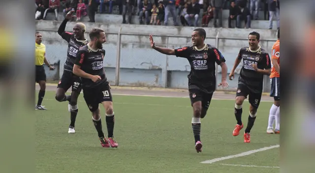 Díaz y el goleador Rossel hicieron los tantos de la victoria local. 