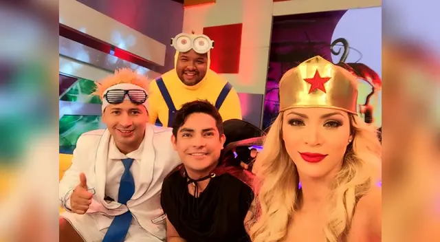 Conductores causaron 'furor' con sus atuendos. Conductores causaron 'furor' con sus atuendos.