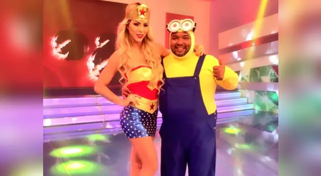 Conductores causaron 'furor' con sus atuendos. Conductores causaron 'furor' con sus atuendos.