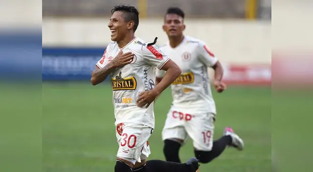 Ruidíaz corre, celebrando su gol que cerró la cuenta ante Sport Huancayo Ruidíaz corre, celebrando su gol que cerró la cuenta ante Sport Huancayo