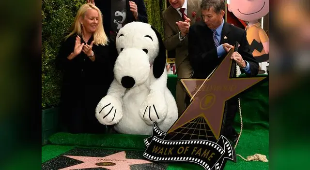 Famoso beagle ya tiene su estrella a pocos días del estreno de su película Famoso beagle ya tiene su estrella a pocos días del estreno de su película