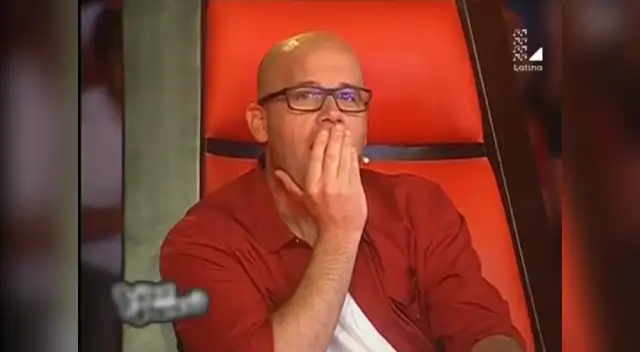 Cantante arremetió contra el público. Cantante arremetió contra el público.