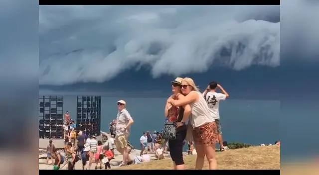 La asombrosa nube causó pánico entre la gente.