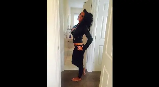 La modelo Catherine Byrne no planea pagar su deuda con la Universidad.