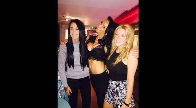 La modelo Catherine Byrne no planea pagar su deuda con la Universidad.