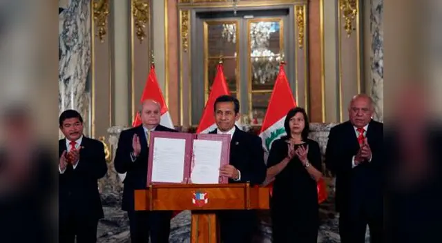 Se promulgó la ley en breve ceremonia, en la que estuvo el premier Cateriano y la canciller Sánchez. Se promulgó la ley en breve ceremonia, en la que estuvo el premier Cateriano y la canciller Sánchez.