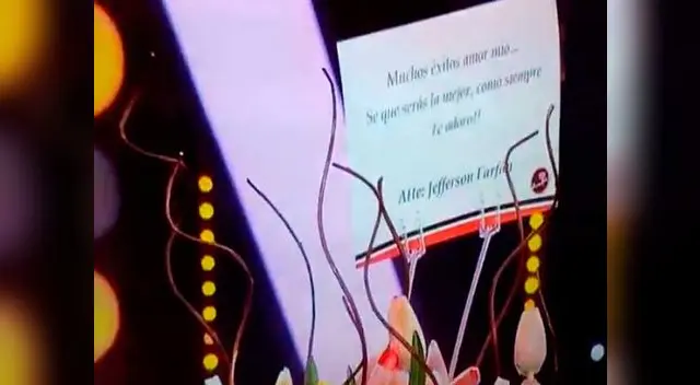 Yahaira y las flores que recibió de Farfán. Yahaira y las flores que recibió de Farfán.