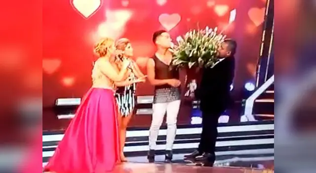 Yahaira y las flores que recibió de Farfán. Yahaira y las flores que recibió de Farfán.