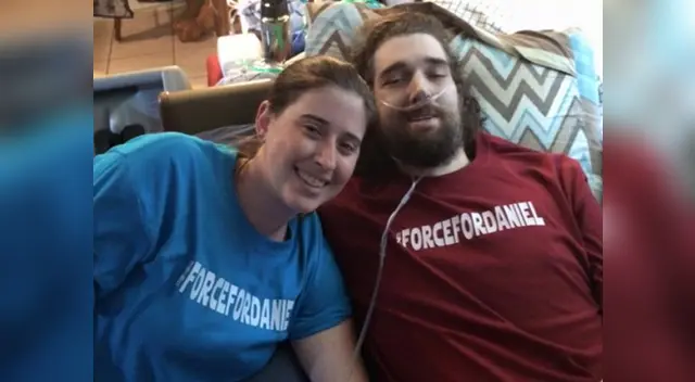 El último selfie del fan con su esposa.