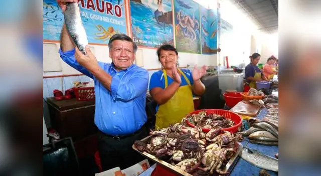 César Acuña gana popularidad entre los humildes. Es muy querido.