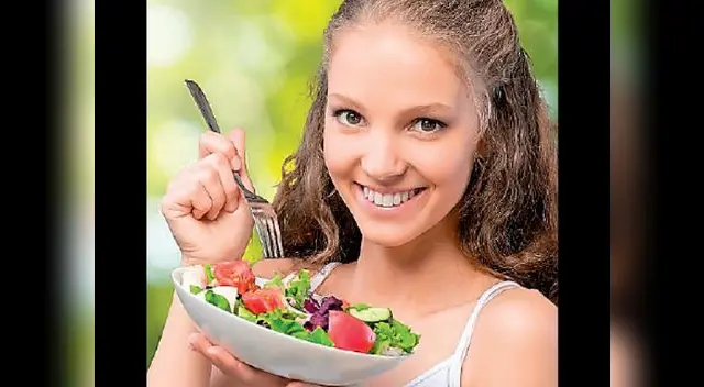 El limón es rico en vitamina C, antioxidantes, vitamina P y ácido fólico.