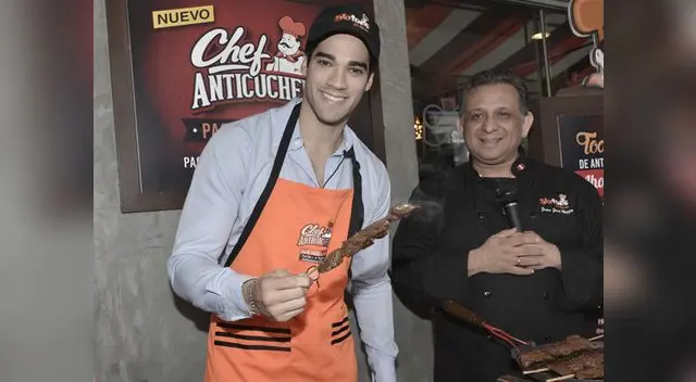 Aprende a cocinar para sorprender a su amada.