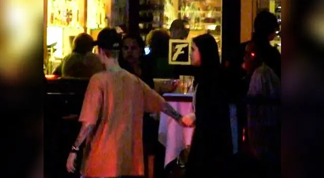 Selena Gómez y Justin Bieber en las calles de Beverly Hills.