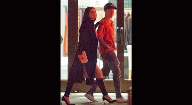 Selena Gómez y Justin Bieber en las calles de Beverly Hills.
