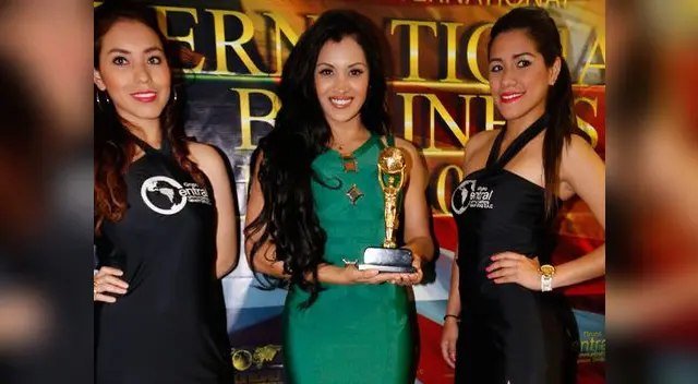 Se considera una líder y apoyaría a un candidato.