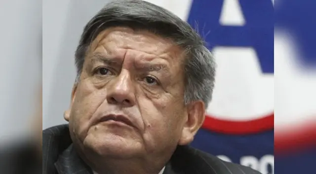 Candidato presidencial acusa al Partido Aprista de las acusaciones.