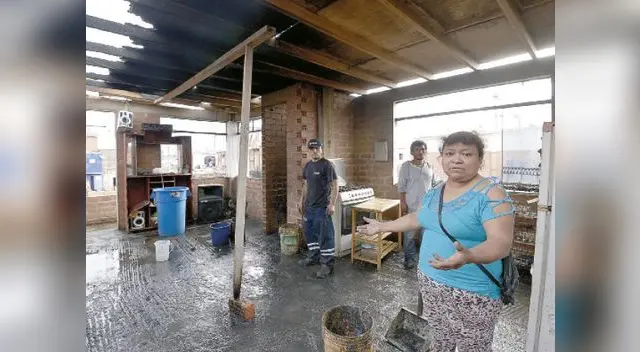 Las familias afectadas esperan la ayuda con carpas.