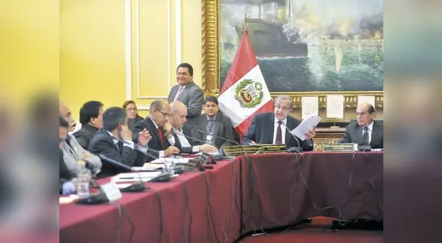 Apra defiende Ley Cotillo, que también favorece al rector de Villarreal. Apra defiende Ley Cotillo, que también favorece al rector de Villarreal.