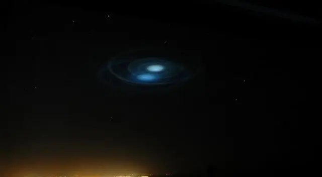 Un periodista mexicano se dio cuenta de la presencia de las dos supuestas naves. Un periodista mexicano se dio cuenta de la presencia de las dos supuestas naves.