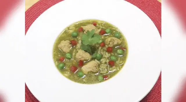 Puedes acompañar esta sopa con una porción de yucas sancochadas. 