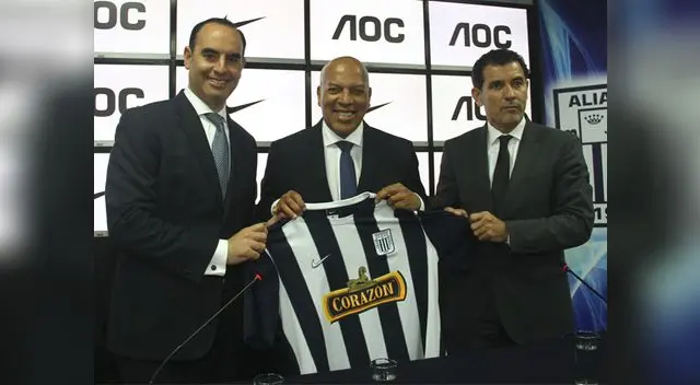 Indicó que si debe meterse en la vida privada de sus jugadores, no dudará en hacerlo. Indicó que si debe meterse en la vida privada de sus jugadores, no dudará en hacerlo.