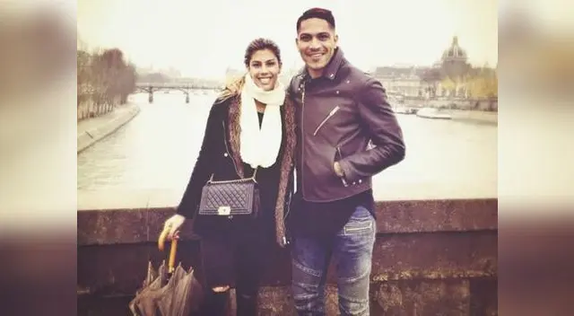 Popular parejita luce su amor en la ciudad luz. Popular parejita luce su amor en la ciudad luz.