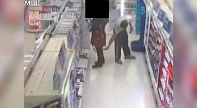 El pervertido tomó varias fotografías de su despistada víctima. El pervertido tomó varias fotografías de su despistada víctima.