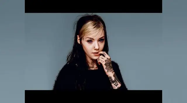 Para la joven su origen radica en otro planeta. Para la joven su origen radica en otro planeta.