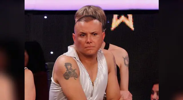 Sigue molesto con bailarín.