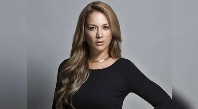 Junto a Mávila Huertas y Natalie Vértiz.