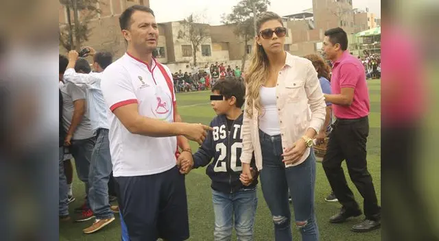 Modelo mantiene una buena relación con retoño de 'Depredador'.