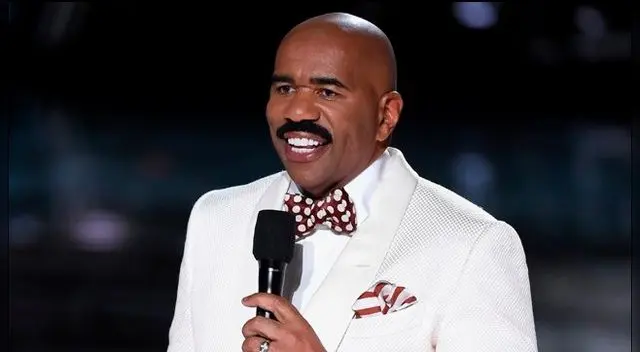 Presentador tardó varios minutos para corregir su error Presentador tardó varios minutos para corregir su error